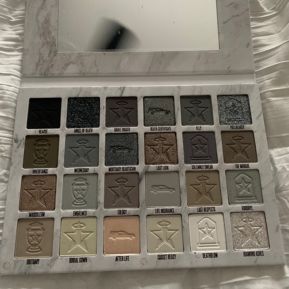 Jeffree Star Cremated palette